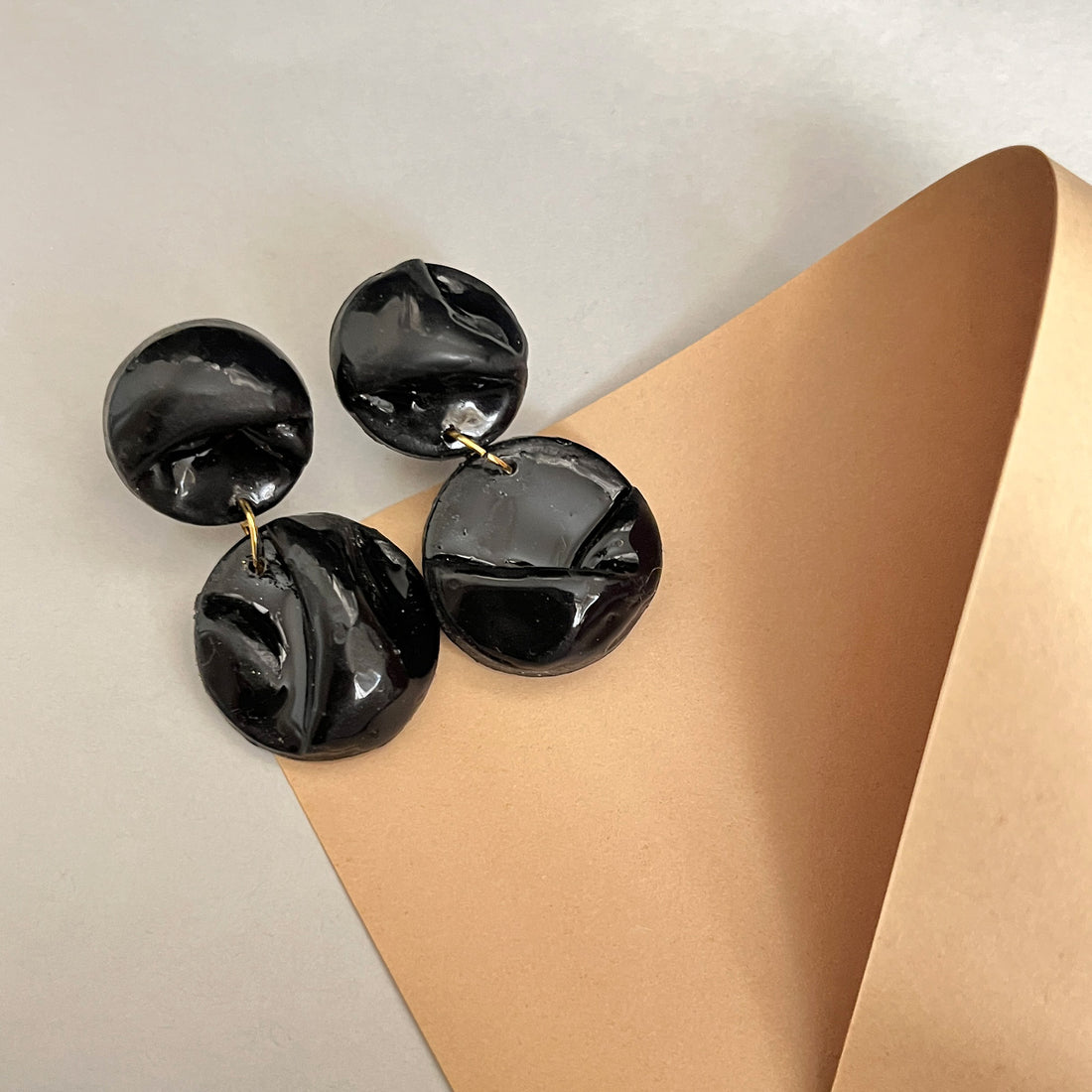 Black molten disc earrings – Pop Patola