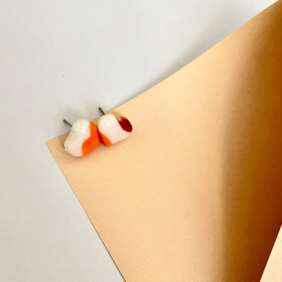 Cute heart-shaped mismatched earrings