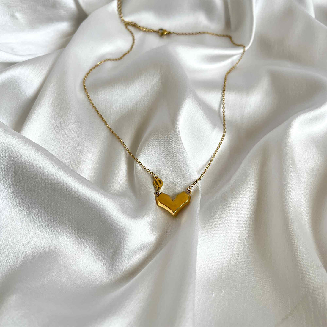 Anti tarnish gold necklace for women