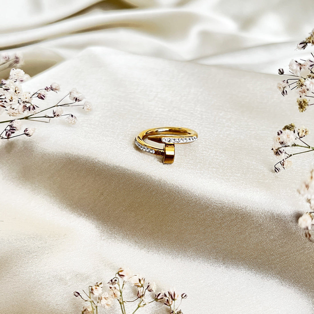 Minimalist Ring with Zircon Detailing