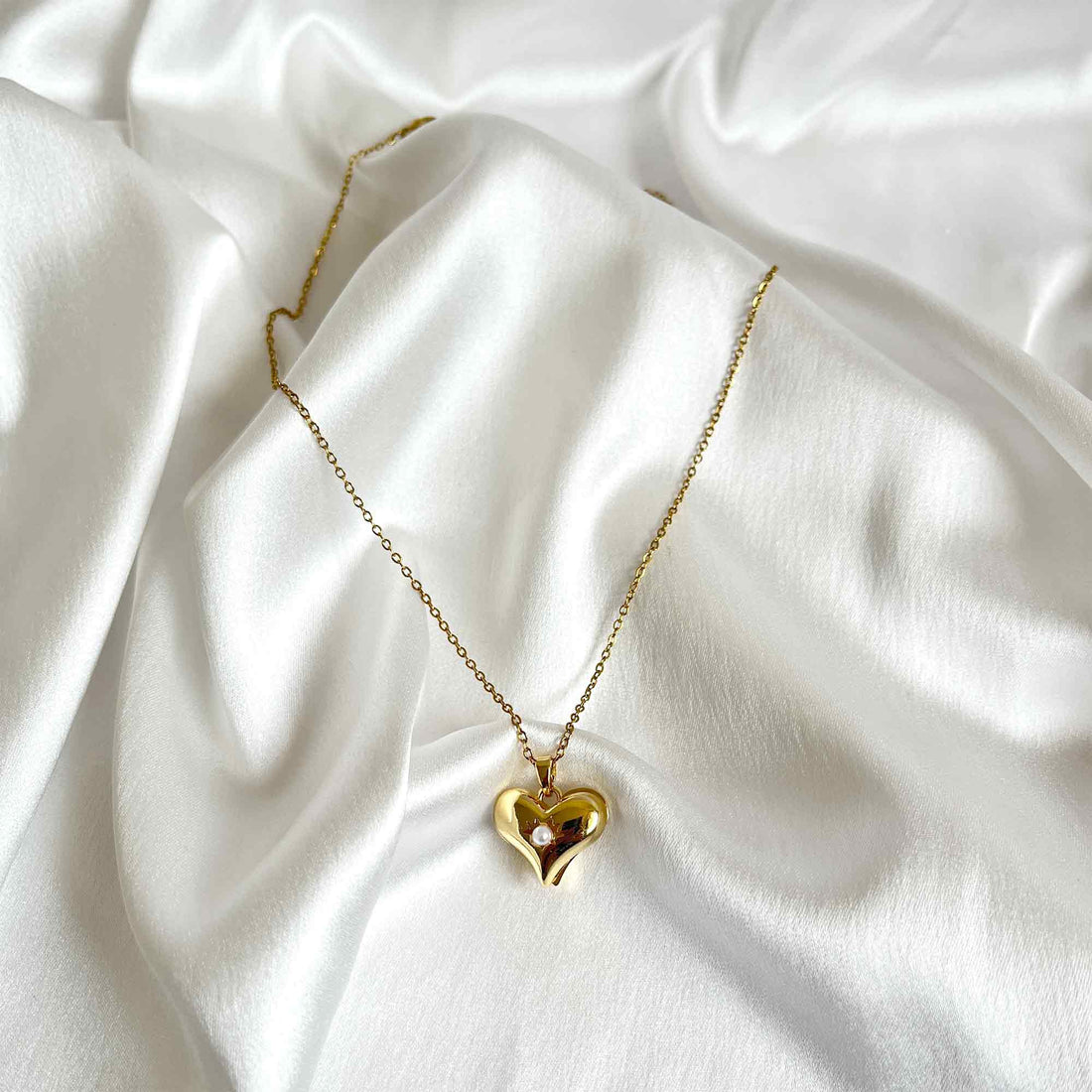 Minimal Necklace With Dainty Pendant for Ladies