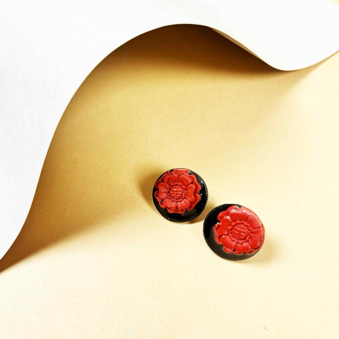 Black and red round stud earrings